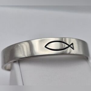 ✨2/$10✨ Stainless Steel Fish Pisces Horoscope March Cuff Bracelet Silver 2.5''